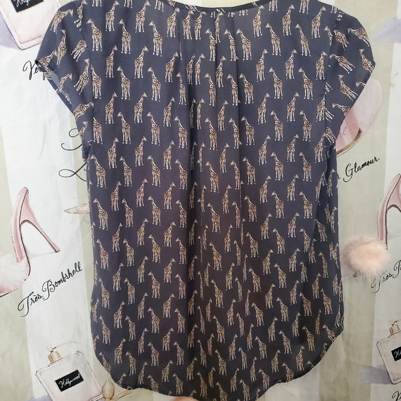 🌹Giraffe blouse - Picture 3 of 3